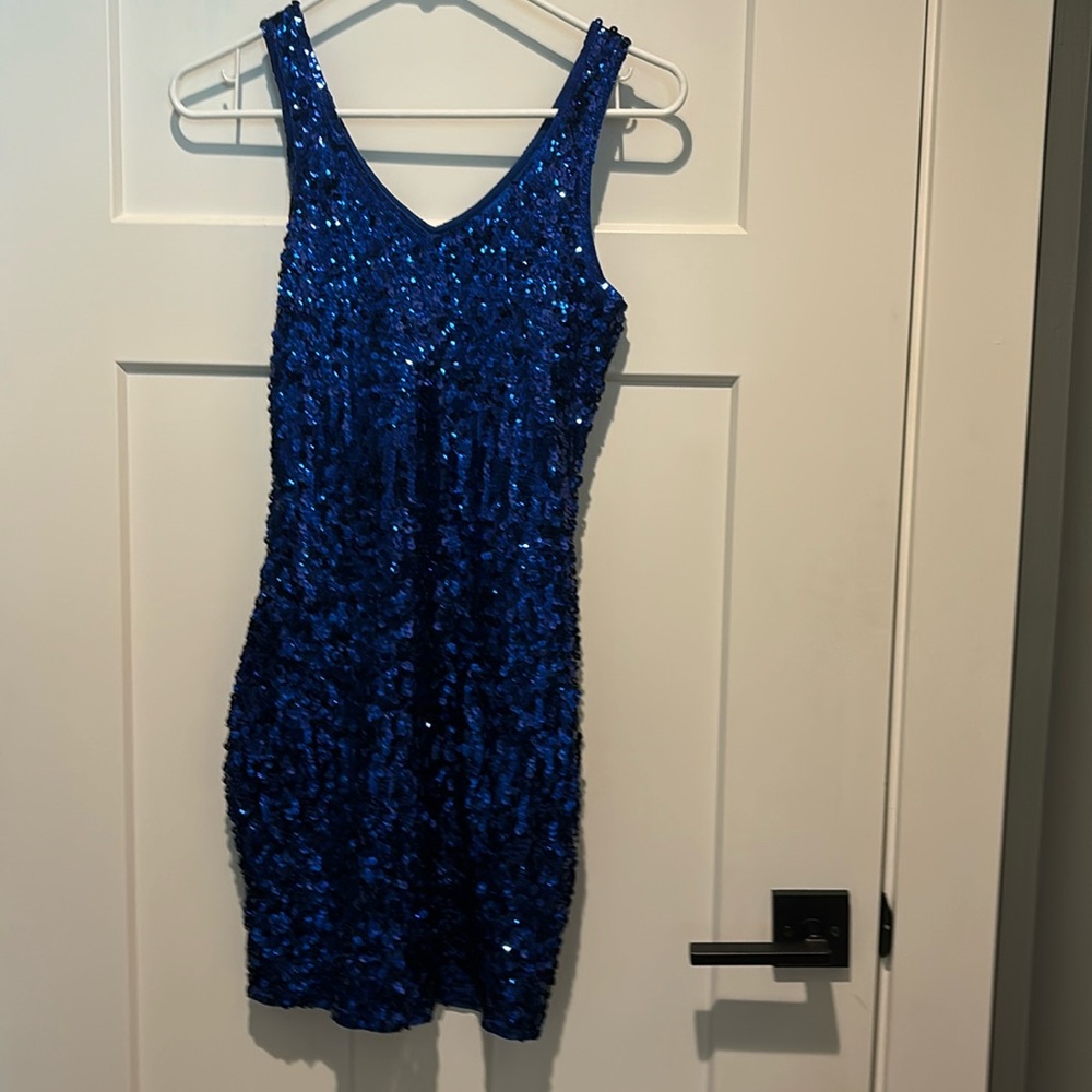 Maner sequins party dress